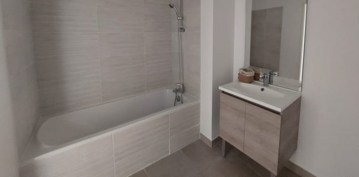 Image 14 sur 15 - Appartement  ·  Location · Nimes (30900) · 3 pièces · 66m²