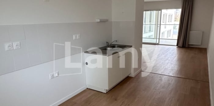 Image 2 sur 8 - Appartement  ·  Location · Bordeaux (33800) · 3 pièces · 76m²