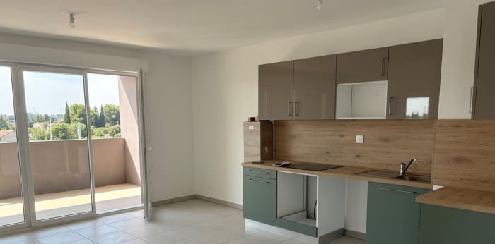 Image 1 sur 10 - Appartement  ·  Location · Arles (13200) · 4 pièces · 74m²