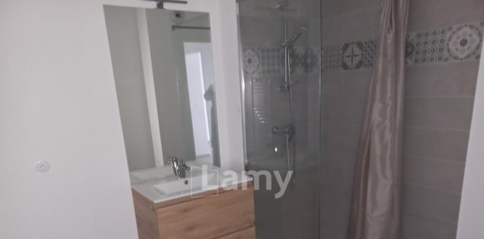 Image 8 sur 9 - Appartement  ·  Location · Clermont Ferrand (63000) · 3 pièces · 63m²
