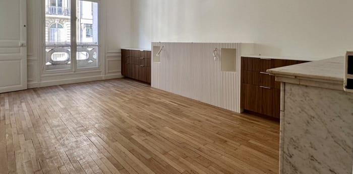 Image 4 sur 9 - Appartement  ·  Location · Paris (75008) · 7 pièces · 227m²