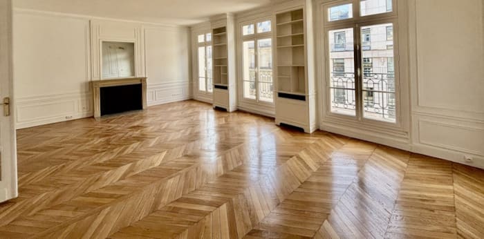 Image 2 sur 9 - Appartement  ·  Location · Paris (75008) · 6 pièces · 192m²