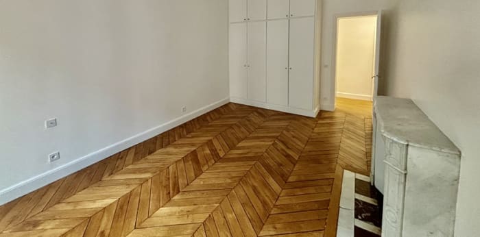 Image 5 sur 9 - Appartement  ·  Location · Paris (75008) · 4 pièces · 141m²