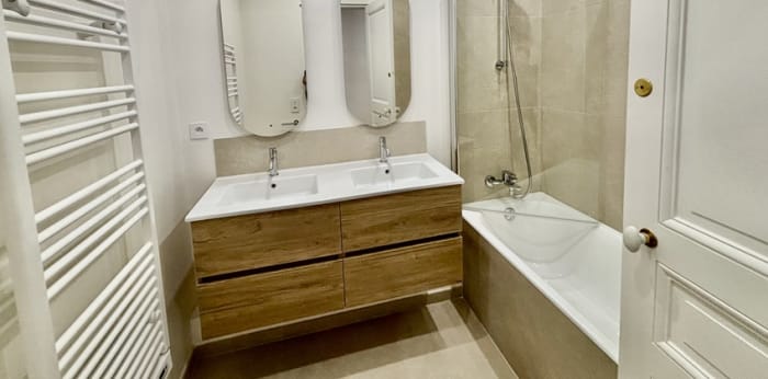 Image 9 sur 9 - Appartement  ·  Location · Paris (75008) · 4 pièces · 141m²