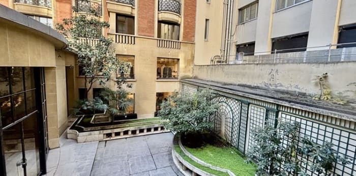 Image 1 sur 7 - Appartement  ·  Location · Paris (75008) · 2 pièces · 73m²