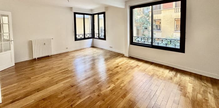 Image 2 sur 7 - Appartement  ·  Location · Paris (75008) · 2 pièces · 73m²