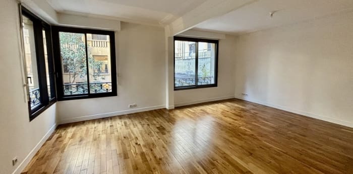 Image 3 sur 7 - Appartement  ·  Location · Paris (75008) · 2 pièces · 73m²