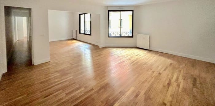 Image 4 sur 9 - Appartement  ·  Location · Paris (75008) · 4 pièces · 113m²