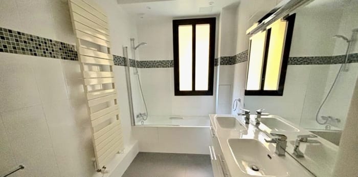 Image 8 sur 9 - Appartement  ·  Location · Paris (75008) · 4 pièces · 113m²