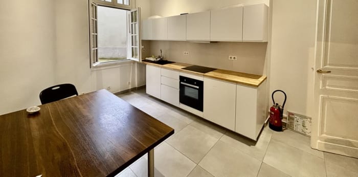 Image 6 sur 9 - Appartement  ·  Location · Paris (75017) · 5 pièces · 156m²