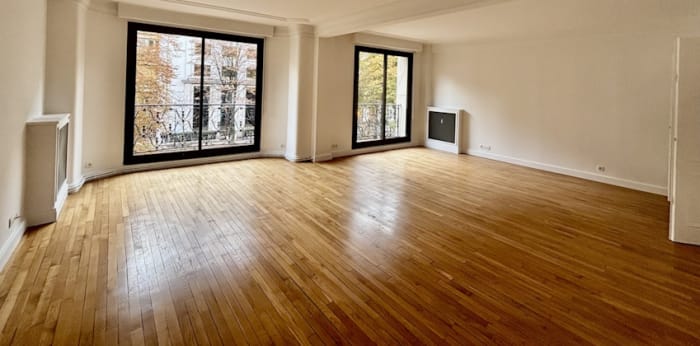 Image 2 sur 7 - Appartement  ·  Location · Paris (75008) · 3 pièces · 110m²