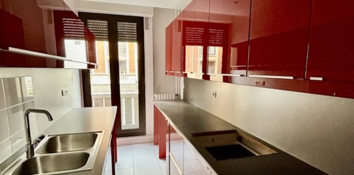 Image 6 sur 7 - Appartement  ·  Location · Paris (75008) · 3 pièces · 110m²