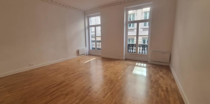 Image 1 sur 4 - Appartement  ·  Location · Paris (75009) · 1 pièce · 40m²