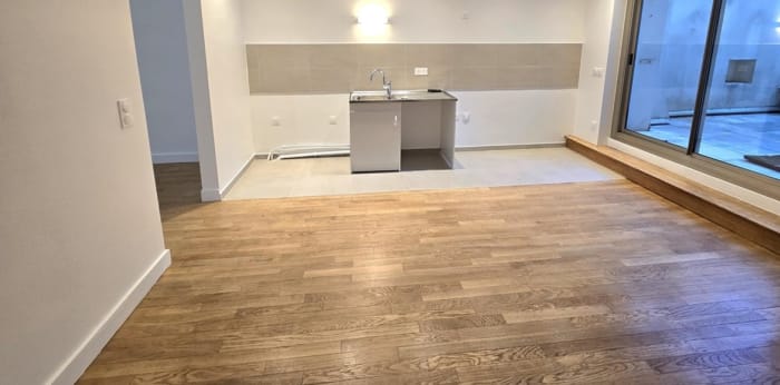 Image 3 sur 9 - Appartement  ·  Location · Paris (75006) · 5 pièces · 144m²