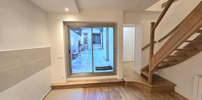 Image 4 sur 9 - Appartement  ·  Location · Paris (75006) · 5 pièces · 144m²