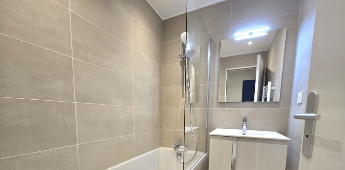 Image 5 sur 9 - Appartement  ·  Location · Paris (75006) · 5 pièces · 144m²