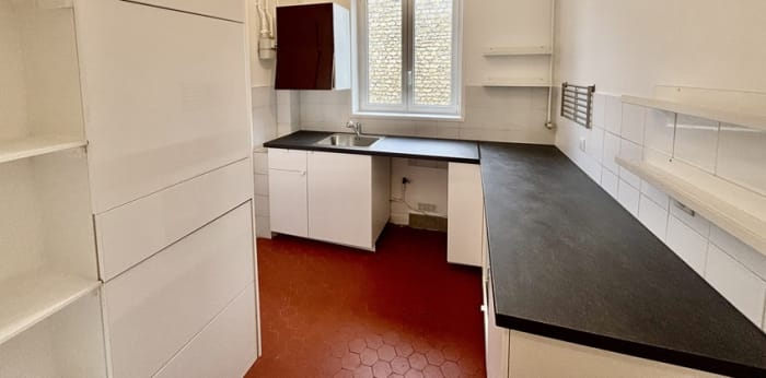 Image 4 sur 9 - Appartement  ·  Location · Paris (75007) · 5 pièces · 142m²