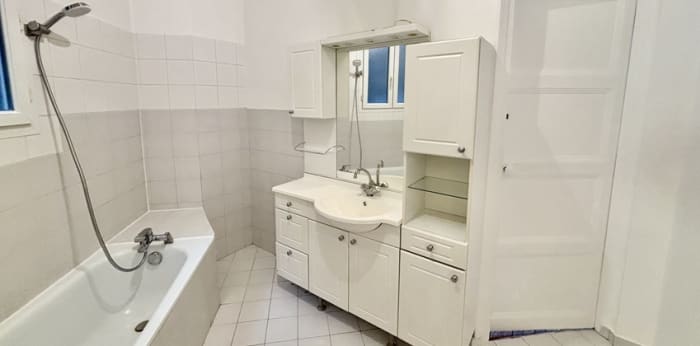 Image 5 sur 9 - Appartement  ·  Location · Paris (75007) · 5 pièces · 142m²