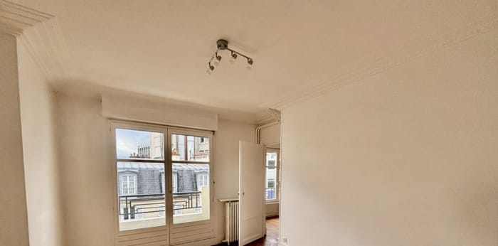 Image 7 sur 9 - Appartement  ·  Location · Paris (75007) · 5 pièces · 142m²