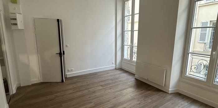 Image 1 sur 4 - Appartement  ·  Location · Paris (75004) · 1 pièce · 27m²