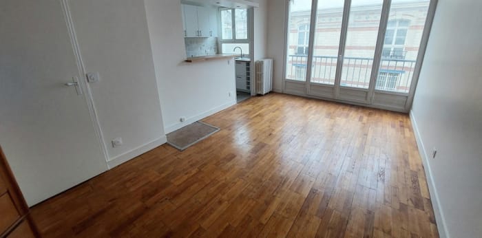 Image 1 sur 6 - Appartement  ·  Location · Paris (75018) · 3 pièces · 54m²