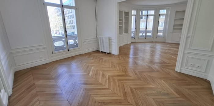 Image 2 sur 8 - Appartement  ·  Location · Paris (75008) · 7 pièces · 231m²