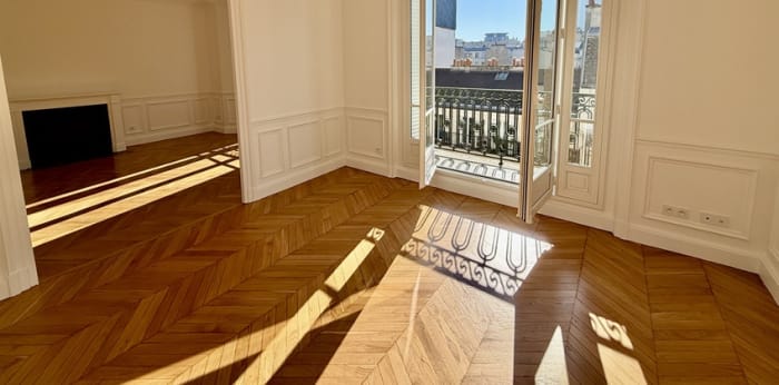 Image 1 sur 7 - Appartement  ·  Location · Paris (75007) · 5 pièces · 125m²