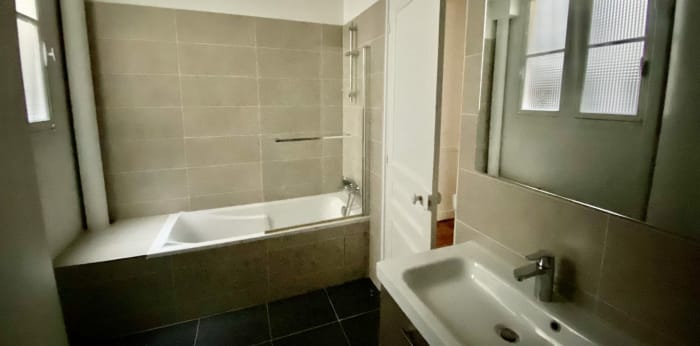 Image 4 sur 8 - Appartement  ·  Location · Paris (75116) · 3 pièces · 85m²