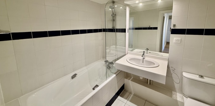 Image 8 sur 9 - Appartement  ·  Location · Paris (75001) · 3 pièces · 96m²