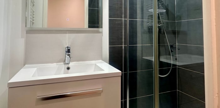 Image 8 sur 8 - Appartement  ·  Location · Paris (75016) · 6 pièces · 124m²