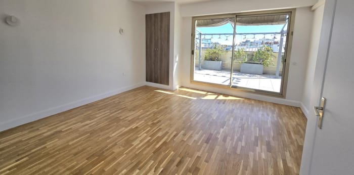 Image 8 sur 9 - Appartement  ·  Location · Neuilly (92200) · 5 pièces · 168m²