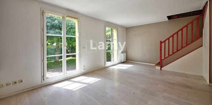 Image 2 sur 9 - Maison/villa  ·  Vente · Coignieres (78310) · 4 pièces · 71m²