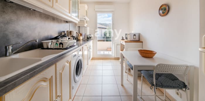 Image 5 sur 9 - Appartement  ·  Vente · La Roque D Antheron (13640) · 3 pièces · 65m²