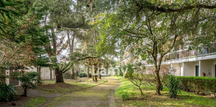 Image 1 sur 19 - Appartement  ·  Vente · Bordeaux (33200) · 5 pièces · 109m²