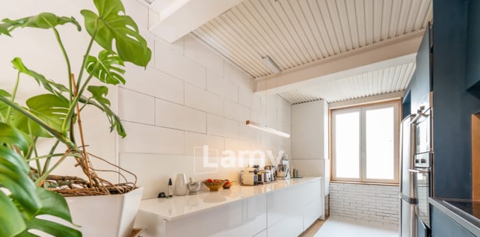 Image 3 sur 18 - Appartement  ·  Vente · Paris (75018) · 4 pièces · 130m²