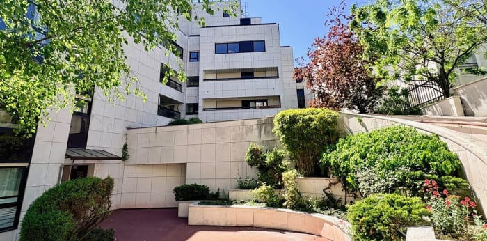 Image 1 sur 12 - Appartement  ·  Vente · Enghien Les Bains (95880) · 3 pièces · 79m²