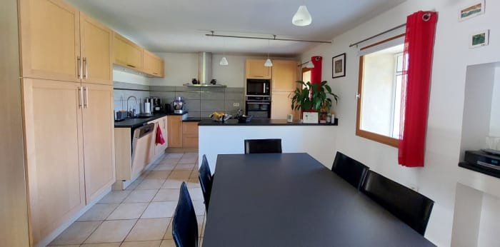 Image 10 sur 13 - Maison/villa  ·  Vente · Sisteron (04200) · 7 pièces · 180m²