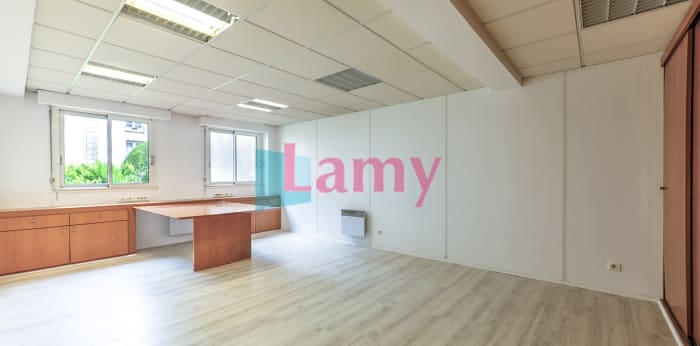 Image 12 sur 13 - Bureaux  ·  Vente · Poissy (78300) · 1 pièce · 160m²