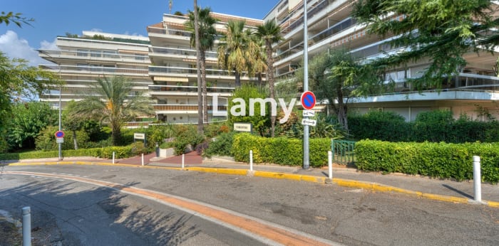 Image 1 sur 1 - Parking/box  ·  Vente · Antibes (06160)