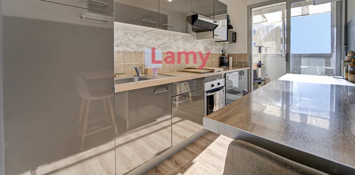 Image 1 sur 8 - Appartement  ·  Vente · Nice (06200) · 3 pièces · 61m²