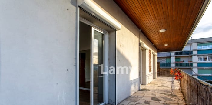 Image 8 sur 21 - Maison/villa  ·  Vente · Salon De Provence (13300) · 6 pièces · 150m²