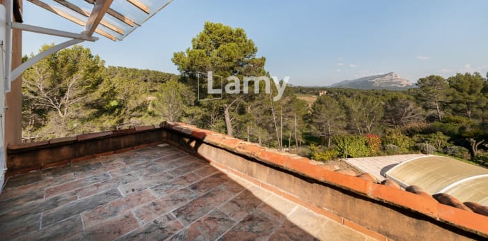 Image 4 sur 13 - Maison/villa  ·  Vente · St Marc Jaumegarde (13100) · 8 pièces · 220m²