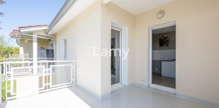 Image 1 sur 10 - Appartement  ·  Vente · Coutras (33230) · 3 pièces · 75m²