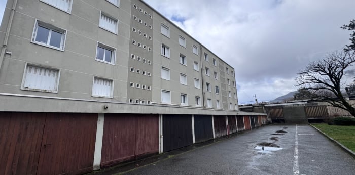 Image 1 sur 5 - Parking/box  ·  Vente · Meylan (38240) · 15m²
