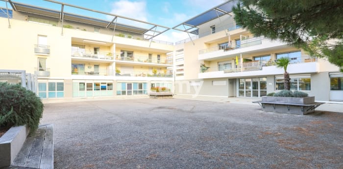 Image 1 sur 12 - Appartement  ·  Vente · La Rochelle (17000) · 3 pièces · 66m²