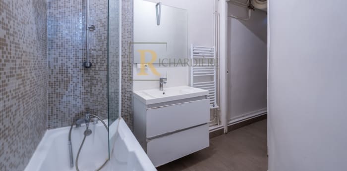 Image 12 sur 17 - Appartement  ·  Vente · Paris (75116) · 4 pièces · 81m²