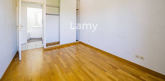 Image 8 sur 14 - Appartement  ·  Vente · Francheville (69340) · 3 pièces · 55m²