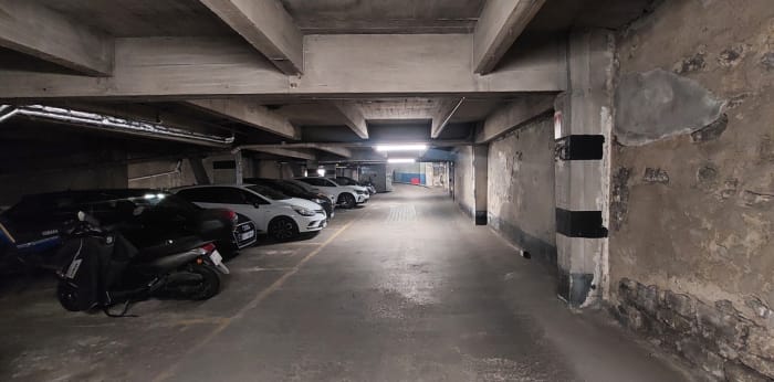 Image 3 sur 6 - Parking/box  ·  Vente · Paris (75009) · 1 pièce · 12m²