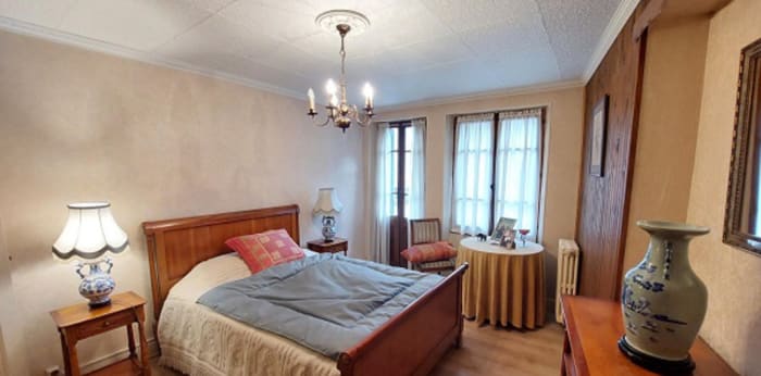 Image 1 sur 10 - Maison/villa  ·  Vente · Rencurel (38680) · 13 pièces · 282m²