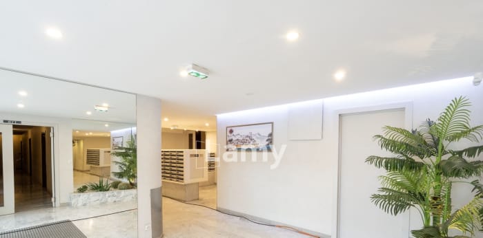 Image 1 sur 8 - Appartement  ·  Vente · Antibes (06160) · 29m²